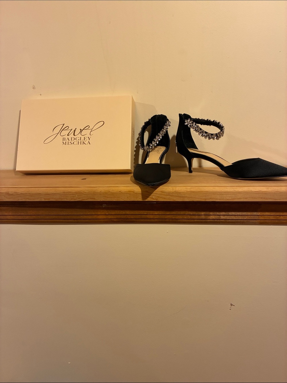 Jewel Badgley Mischka Black Satin Heels with Crystal Anklet NWOT never worn